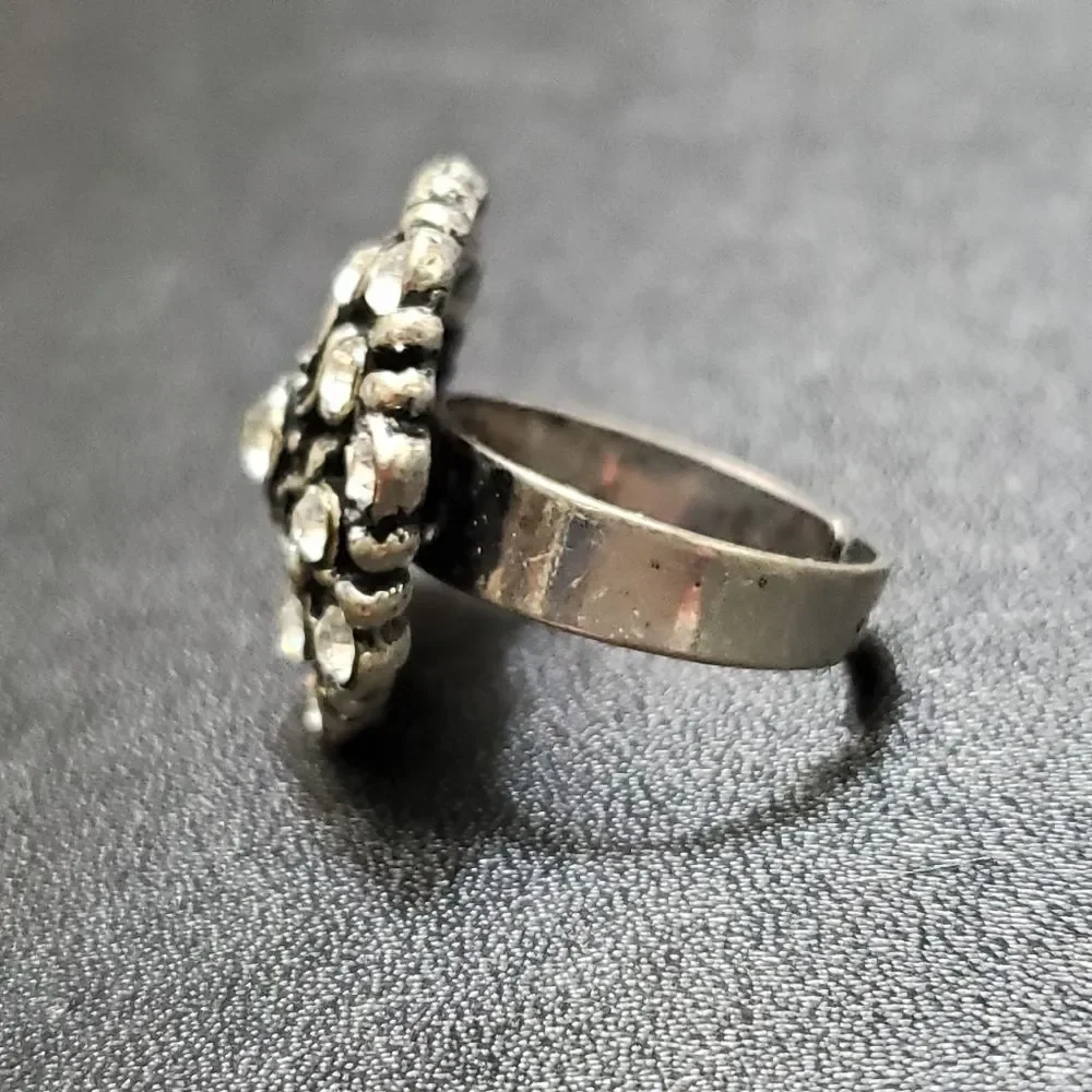 Silver tone flowery rhinestone ring